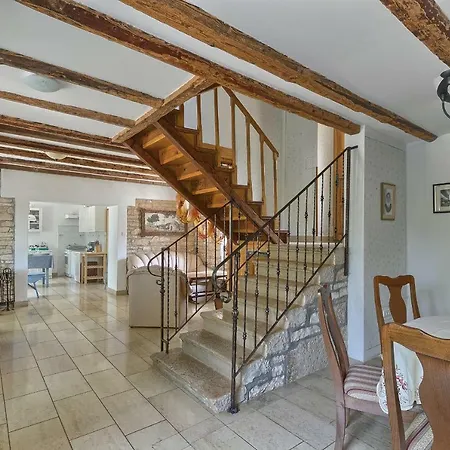 Postaja Villa *